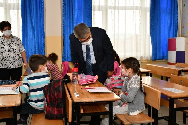 Vali Gürel’den okullara ziyaret
