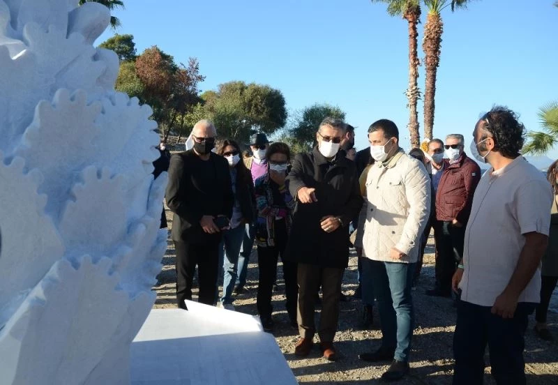 Kuşadası Heykel Sempozyumunda üretilen 9 eser görücüye çıktı
