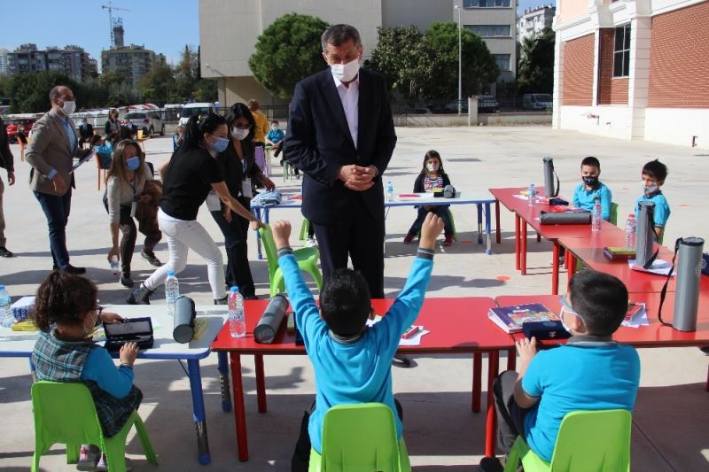 Milli Eğitim Bakanı Selçuk: “Okullarda kimsenin burnu bile kanamadı”
