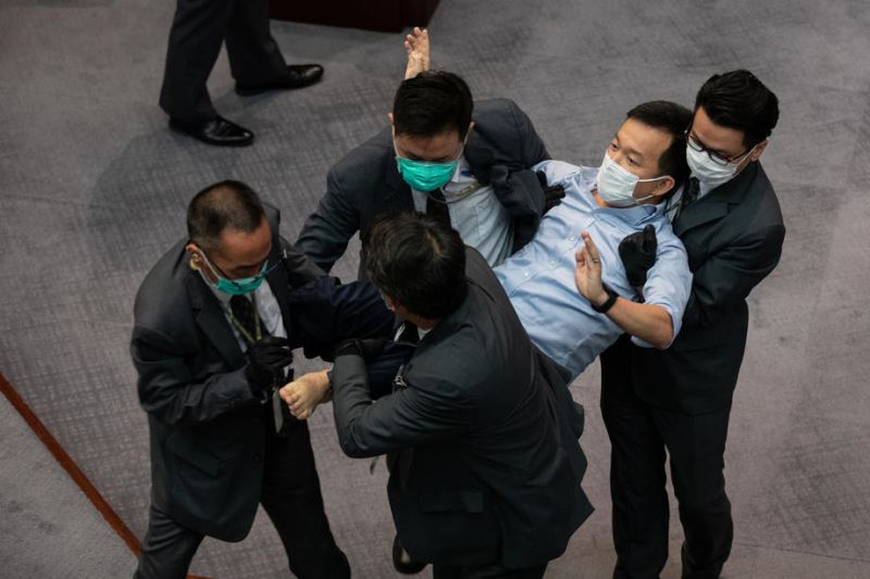 Hong Kong’da 7 muhalif milletvekiline gözaltı
