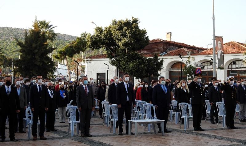 İzmir’in ilçelerinde saat 09.05’te hayat durdu
