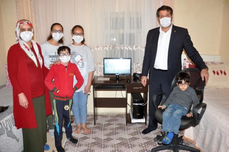 Yüksekovalı kardeşlere bilgisayar desteği
