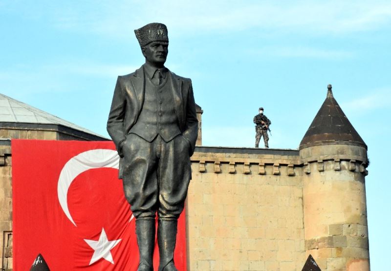 Atatürk’ün ebediyete irtihalinin 82. yıldönümü
