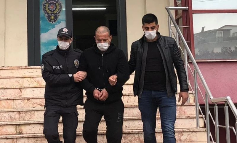 Pazar esnafının araçlarının akülerine dadanan şahıs yakalandı
