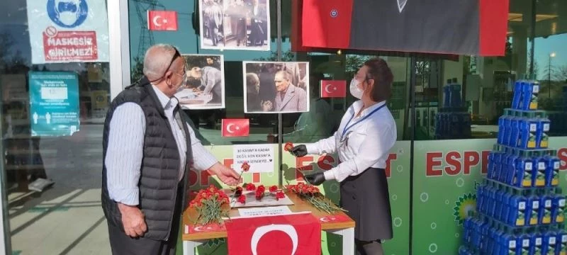 Akaryakıt istasyonunda Ata’yı andılar

