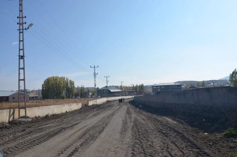 Bulanık Belediyesinden stabilize yol çalışması
