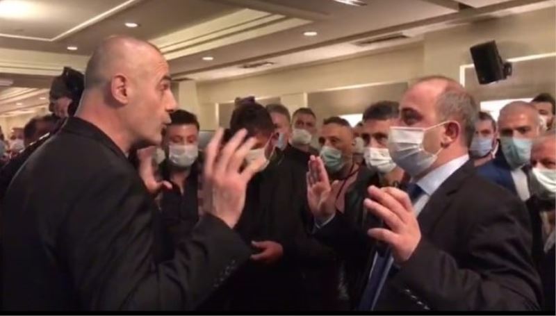 AK Parti Trabzon İl Başkan aday adaylığını açıklamak isterken polisin ‘pandemi’ uyarısı ile karşılaştı
