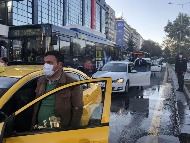 Başkent’te hayat 1 dakikalığına durdu
