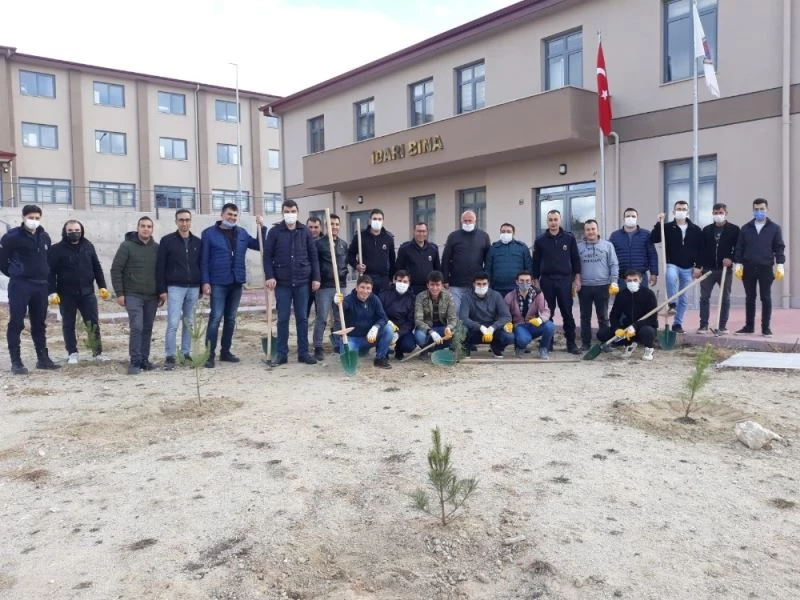 Ceza İnfaz Kurumunda 4 bin 500 fidan toprakla buluştu
