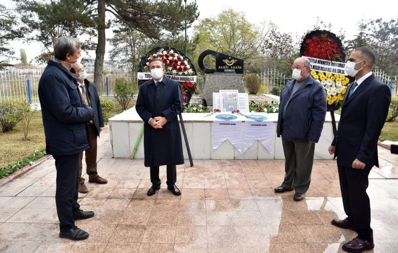 Behiç Erkin ölümünün 59. yıldönümünde kabri başında anıldı

