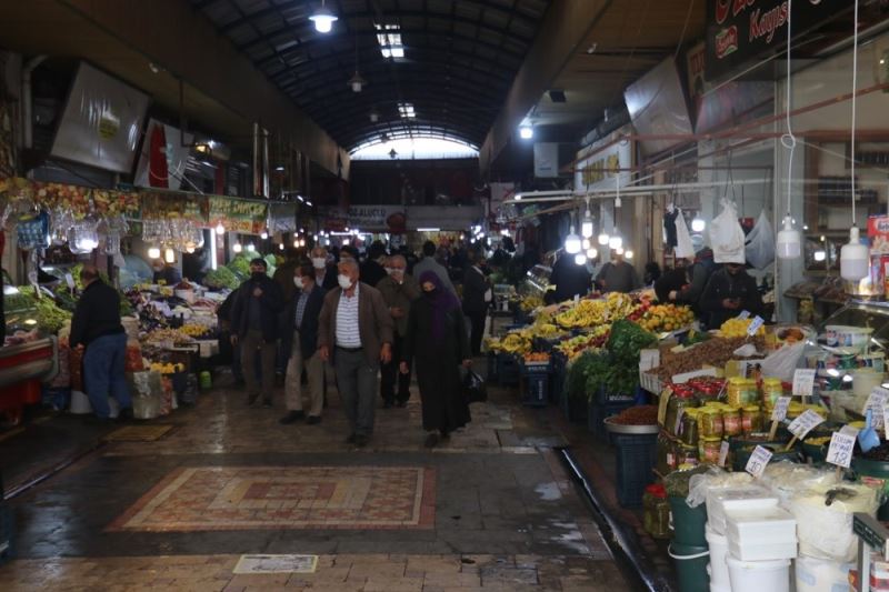 Tarladan seraya geçiş nedeniyle sebze fiyatları yükseldi
