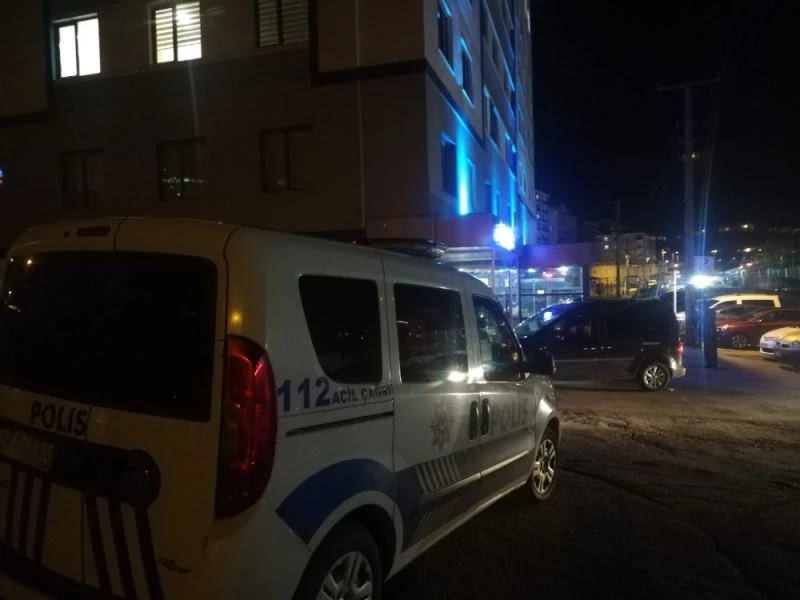 Kağıt toplayıcıları arasında bıçaklı kavga: 4 yaralı
