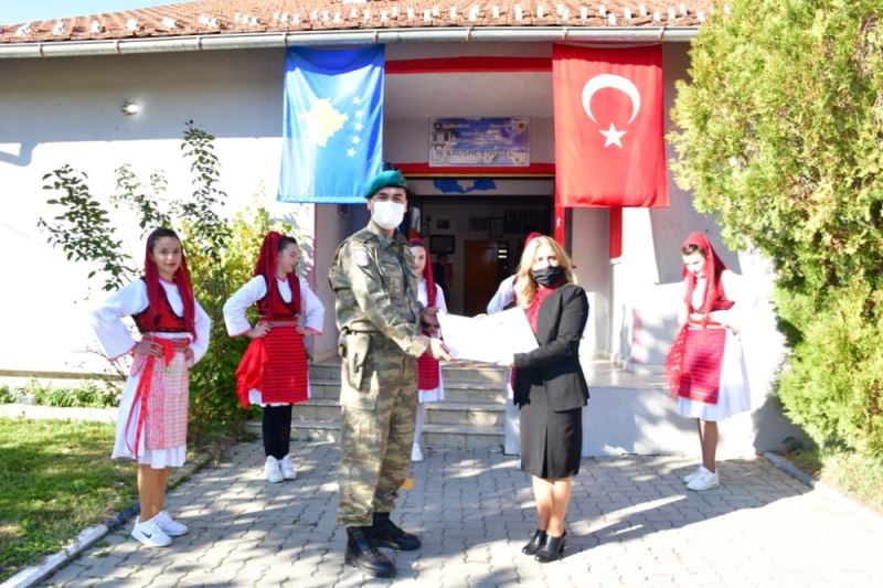 Kosova’da görev yapan Türk askerlerinden eğitime destek
