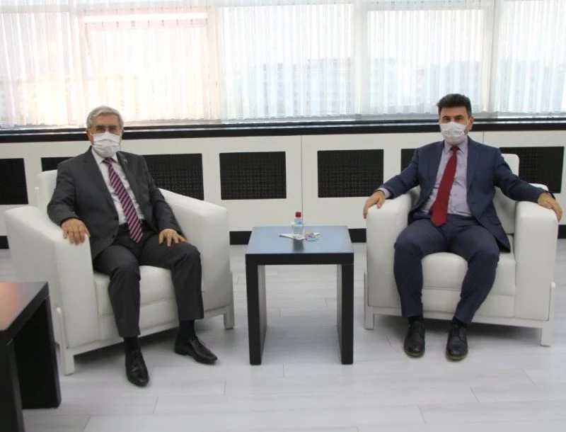 Sütçü İmam Üniversitesi Rektörü Can’dan Rektör Karacoşkun’a ziyaret
