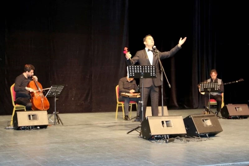 Atatürk’ün sevdiği şarkılar Gebze’de seslendirildi
