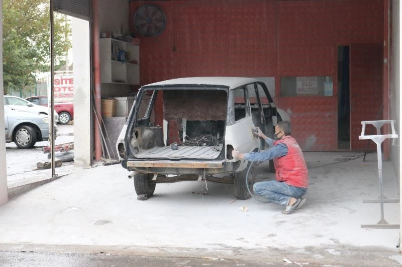 2. el araç fiyatları uçunca 1988 model aracını yeniledi
