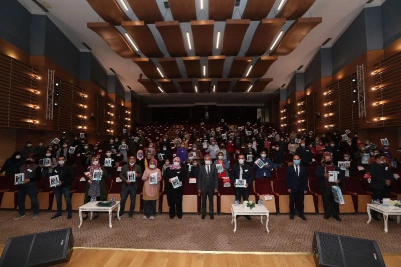 300 bin kişinin yorum yaptığı soruları bilen 200 öğrenciye tablet hediyesi
