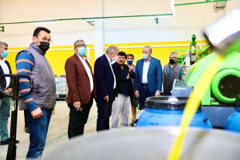 Başkan Atabay zeytinyağı fabrikalarını ziyaret etti
