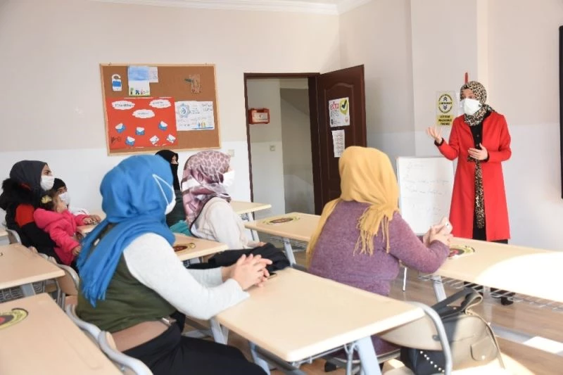 Diyarbakır Büyükşehir Belediyesi’nden öğrenci velilerine seminer
