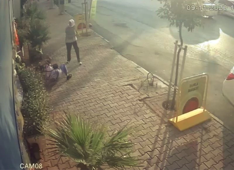 Engelli yaşlı kadın itip yere düşürdü
