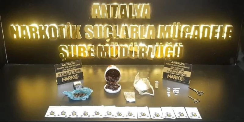 Antalya’da hurma içine enjekte edilmiş uyuşturucu yakalandı
