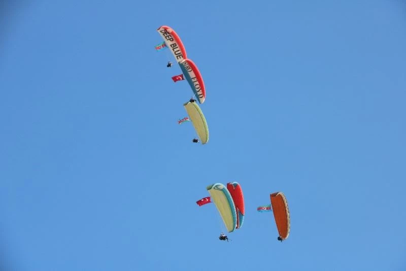 Antalya semalarında Türk ve Azerbaycan bayrakları dalgalandı
