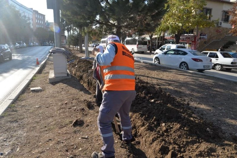 Çalışmalarla refüjler güzelleşecek
