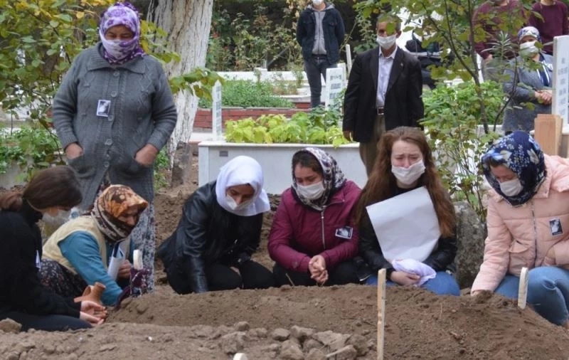 Eski kocası tarafından öldürülen Çilem Kılıç toprağa verildi
