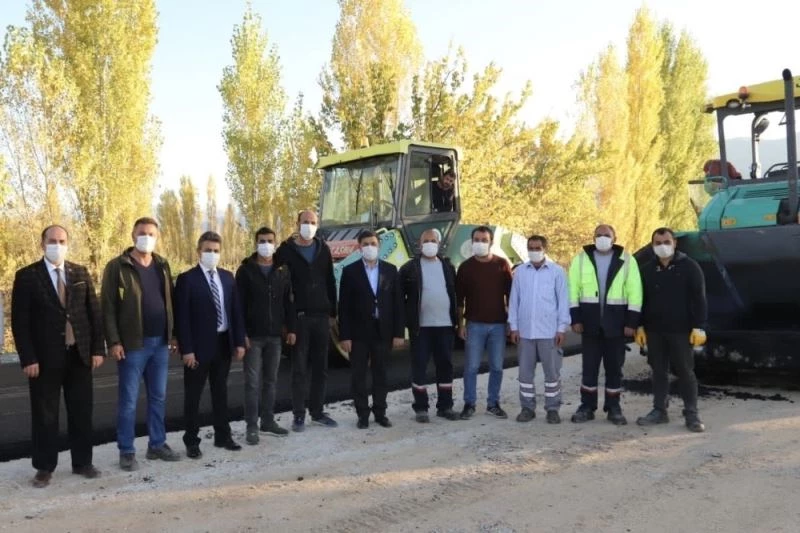 Kemah yolunda sıcak asfalt çalışmalarına başlanıldı
