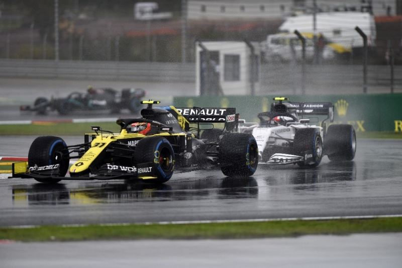 Formula 1’de sıralama turlarına yağmur engeli
