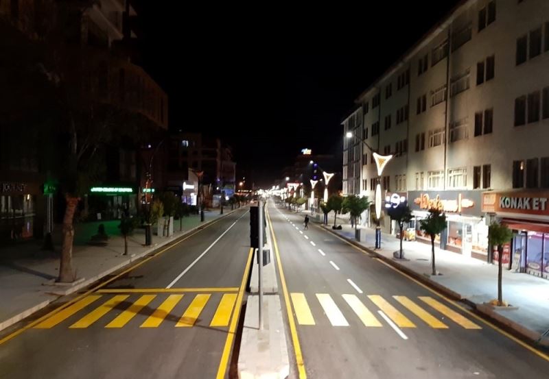 Hastane ve Hacıbekir caddelerinin yol çizgileri de tamamlandı
