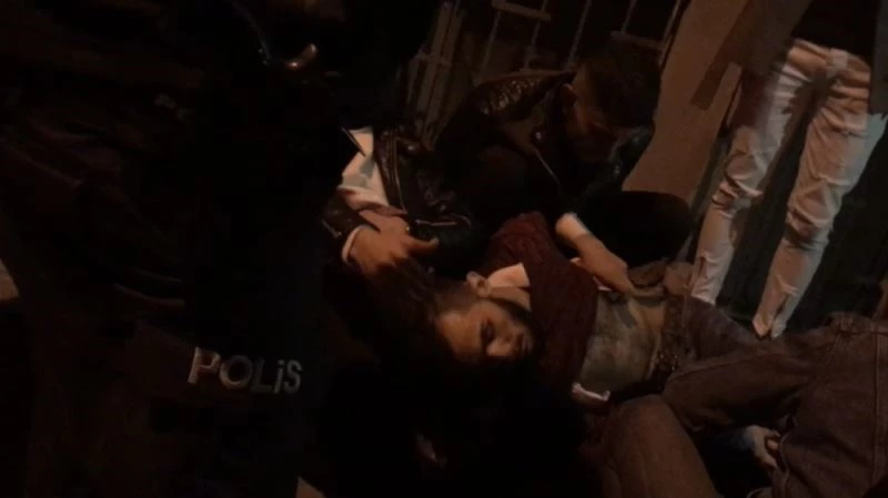 ‘Ne bakıyorsun’ tartışmasında kan döküldü: 1’i ağır 2 yaralı
