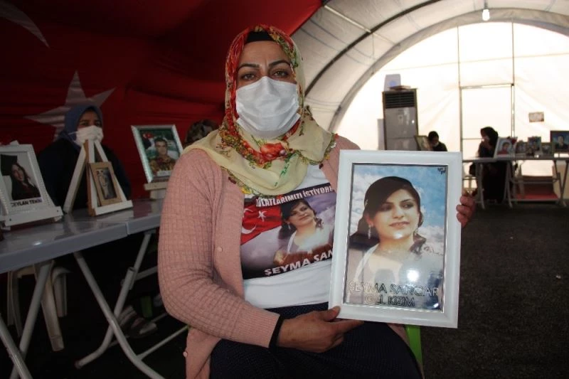 Oğlunu askere gönderecek olan acılı anne dağdaki kızına kardeş katili olma çağrısı yaptı
