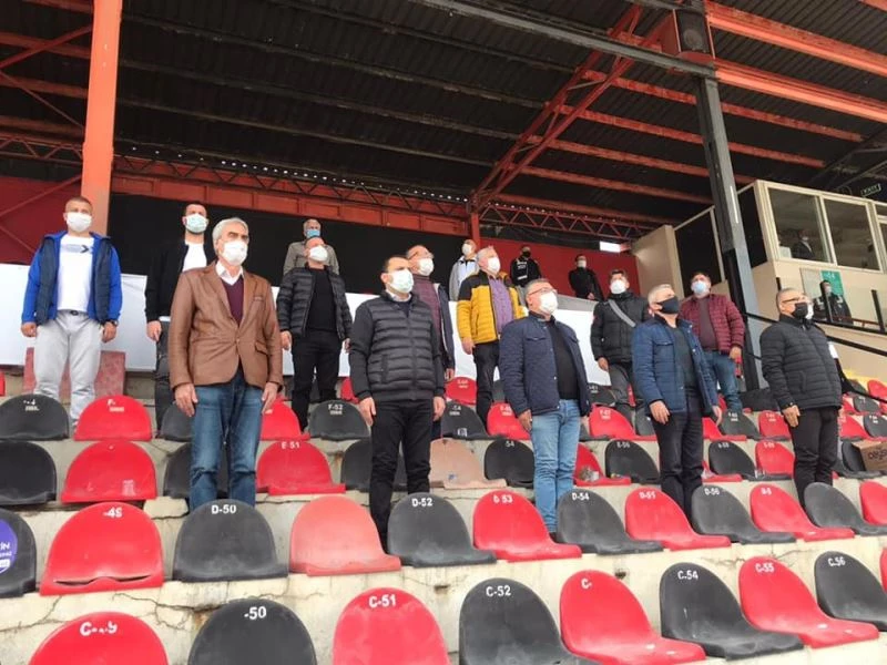 Turgutluspor Teknik Direktörü’ne Kırkağaç kavunu
