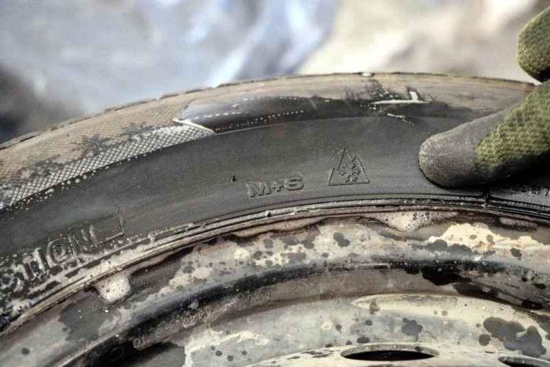 Vatandaşlar 1 Aralık’ı beklemeden araçlarına kış lastiği taktırmaya başladı
