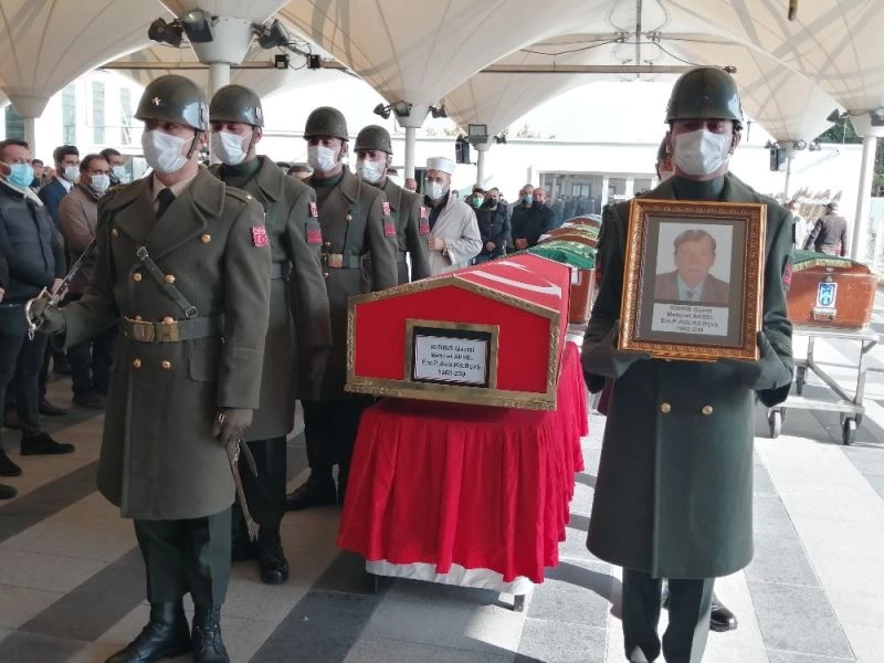 KKTC’nin kuruluş yıl dönümünde vefat eden Kıbrıs Gazisi Mehmet Aksel son yolculuğuna uğurlandı
