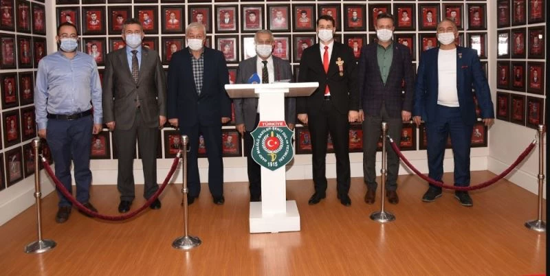 Başkan Zeybek: “Şehit yakınları ve gazilerimizin yaptıkları her türlü hayırlı hizmetin yanındayız”
