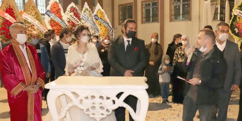 Latif Karadağ, Çobanoğlu ailesinin mutlu gününde nikah kıydı

