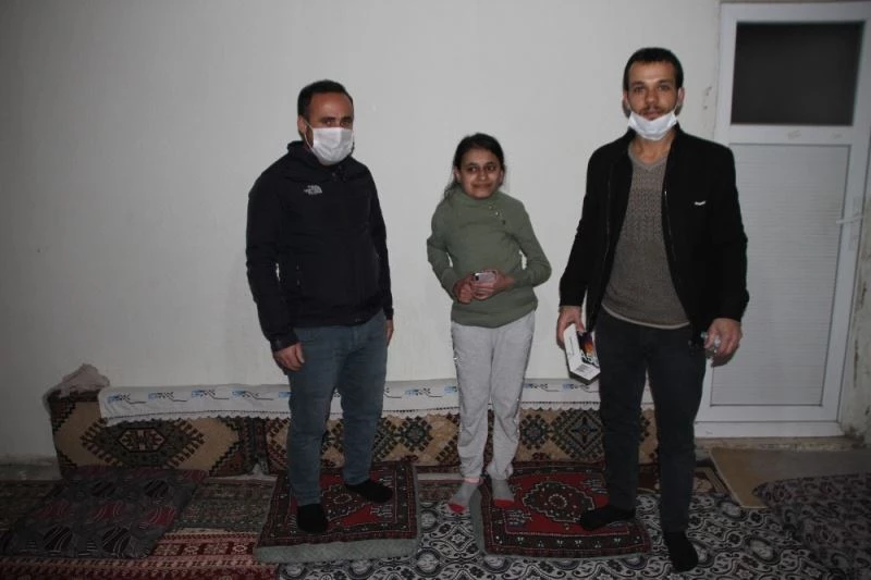 Malazgirtli hasta kızın telefon sevinci
