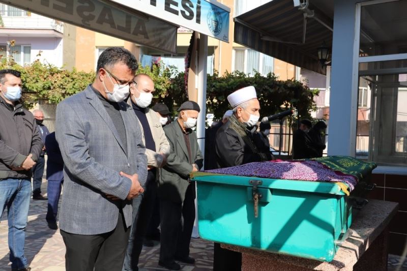 Alaşehir’in tarihi çınarı Ayşe nine 107 yaşında vefat etti
