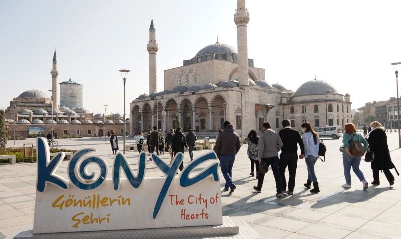 Keçiörenliler Hoşgörü Günü’nde Mevlana Türbesini gezdiler
