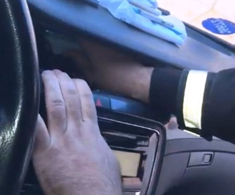 Gümrükten geçmeye çalışan otomobilin klimasında 51 adet cep telefonu bulundu
