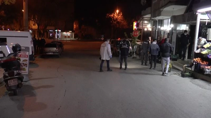 Karnını doyurmak için oturduğu kokoreççide ayağından vuruldu
