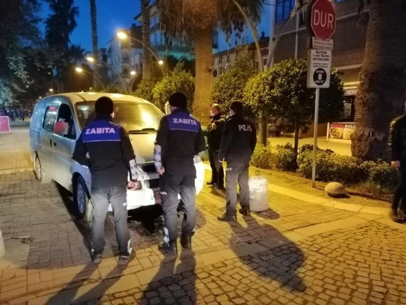 Erdek’te hidrolik bariyer otomobili haşat etti
