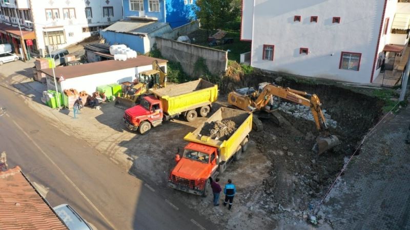 Bahçecik Semt Meydanı’nda çalışmalara başlandı
