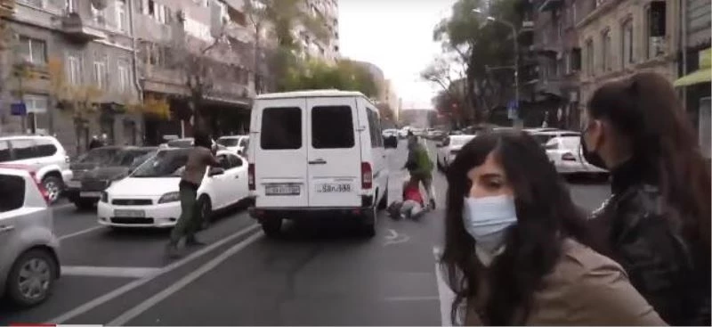 Ermenistan’da Paşinyan karşıtı protestocular yolları kapattı
