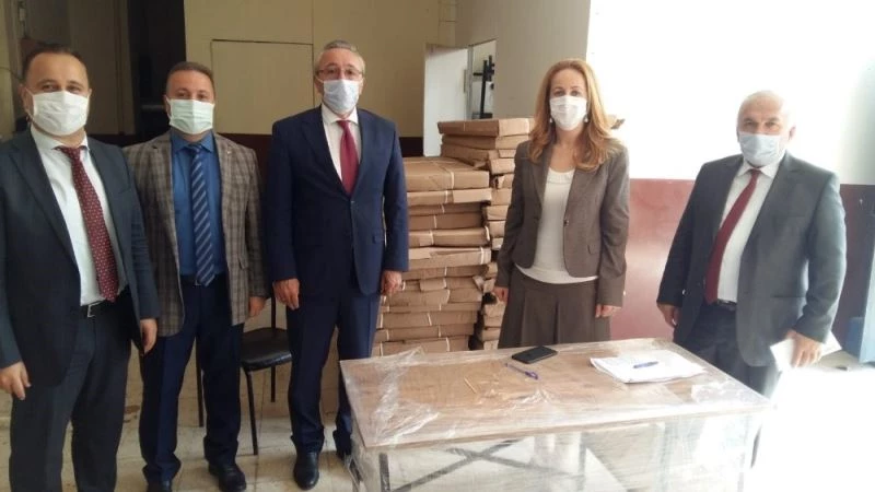 532 öğrenciye çalışma masası
