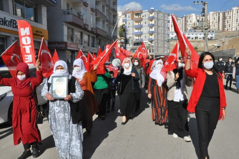 HDP’liler acılı ailelerin çığlığını, ses sistemini açarak engellemeye çalıştı
