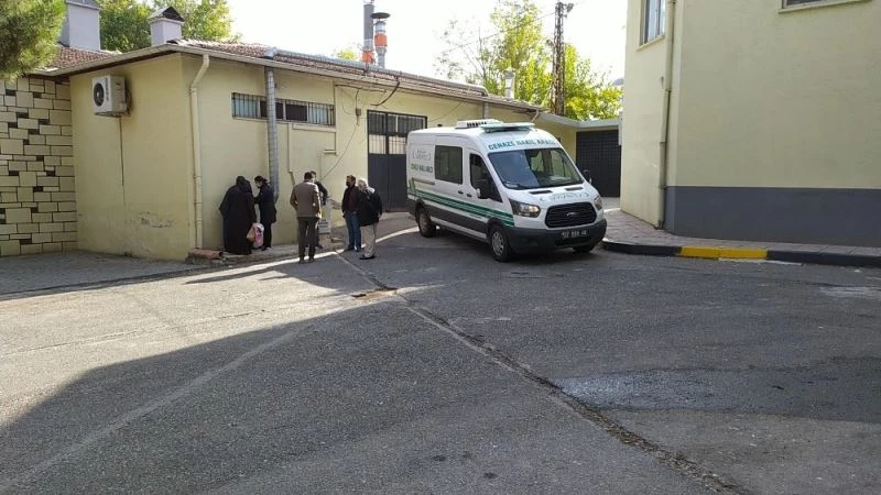 Evde gömülü bulunan ceset kimsesizler mezarlığına defnedilecek
