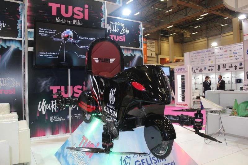 Uçan araba Tusi güçlendirilen yapısı ve yeni tasarımıyla MÜSİAD’da
